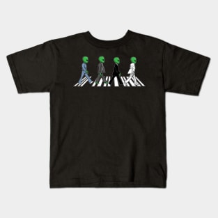 Alien Crossing The Road Ufos Space Kids T-Shirt